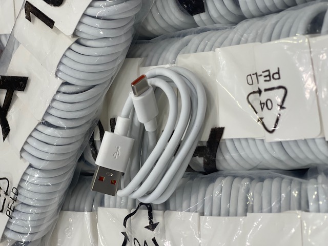 https://www.rcmmultimedia.com/storage/photos/1/Adapters + cables/IMG_0625.jpg